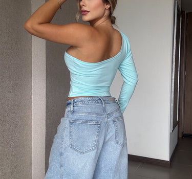 Camiseta Asimétrica Con Manga Larga